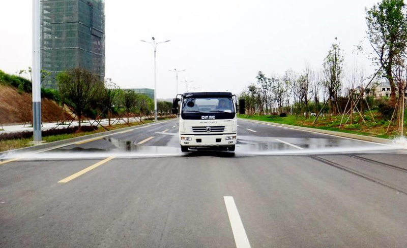 東風(fēng)綠化灑水車