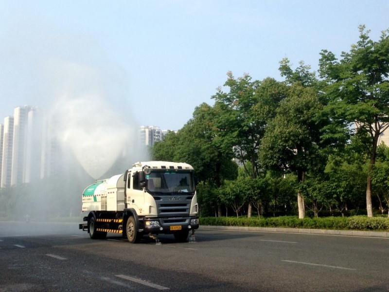 多功能綠化噴灑車