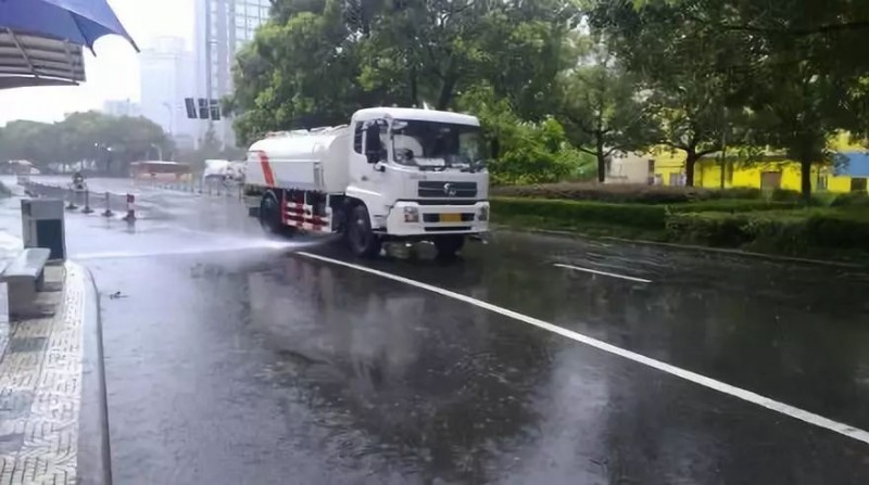 雨天灑水車學(xué)作業(yè)？